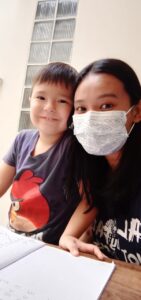 cara mengatasi anak pemalu dengan belajar bersama