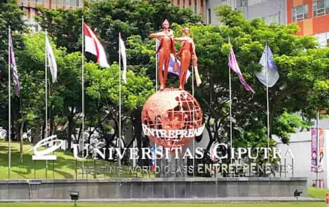 universitas akreditasi a di surabaya