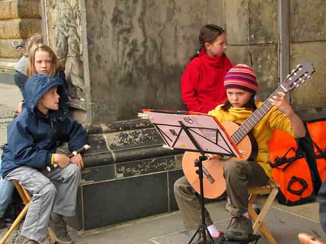 manfaat musik pada anak