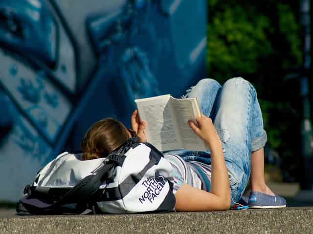 manfaat membaca novel bagi remaja