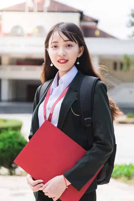 apa bedanya ambisi dengan ambisius