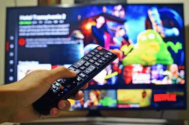 bahaya menonton televisi