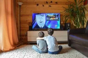 bahaya televisi di kamar anak