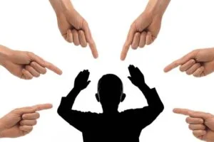 cara memotivasi anak dengan memuji dan mengkritik