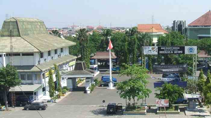 memilih universitas swasta di surabaya