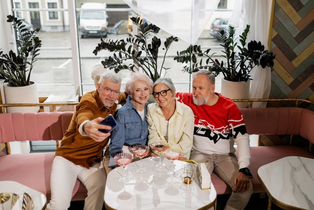 Mengapa Kita Diwajibkan untuk Menghormati Orang Tua dan Guru