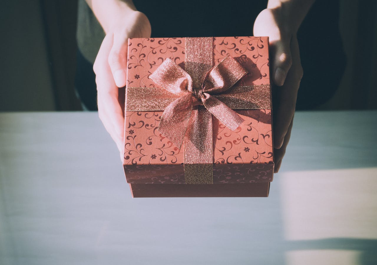 hadiah untuk hari guru yang bermanfaat