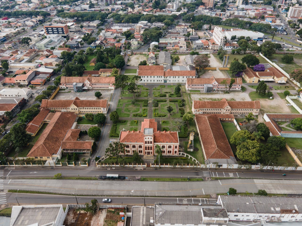 sekolah paling terkenal di indonesia