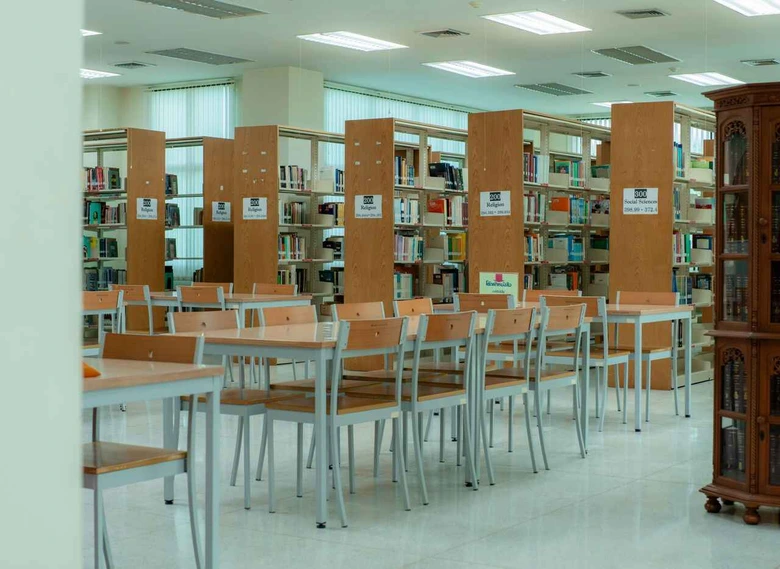 Fasilitas perpustakaan yang lengkap dan nyaman di sma swasta terbaik di jakarta selatan