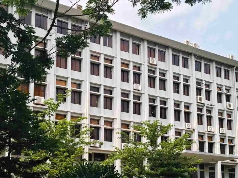 Tampak belakang fasilitas gedung modern dari salah satu sma terbaik di bekasi.
