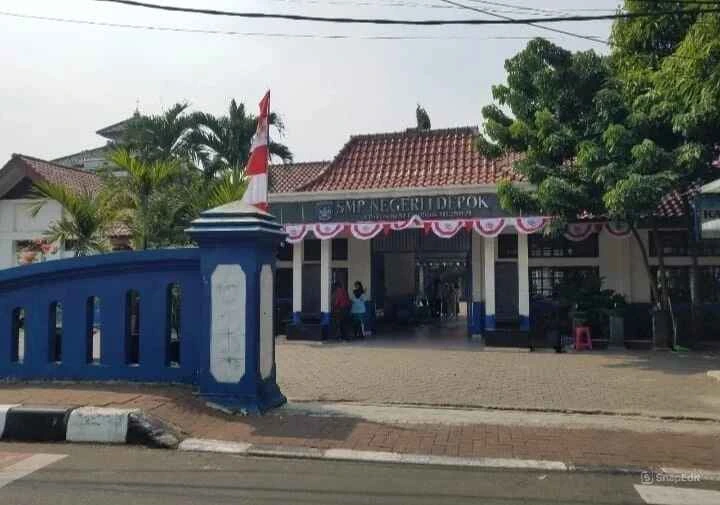 Fasilitas gedung sekolah yang megah untuk rekomendasi smp terbaik di depok