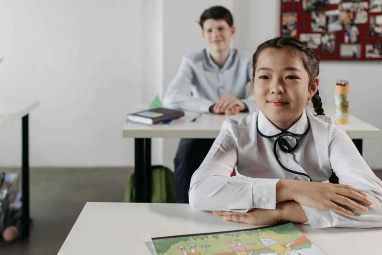 Suasana belajar siswa di kelas sebagai representasi sd terbaik di makassar